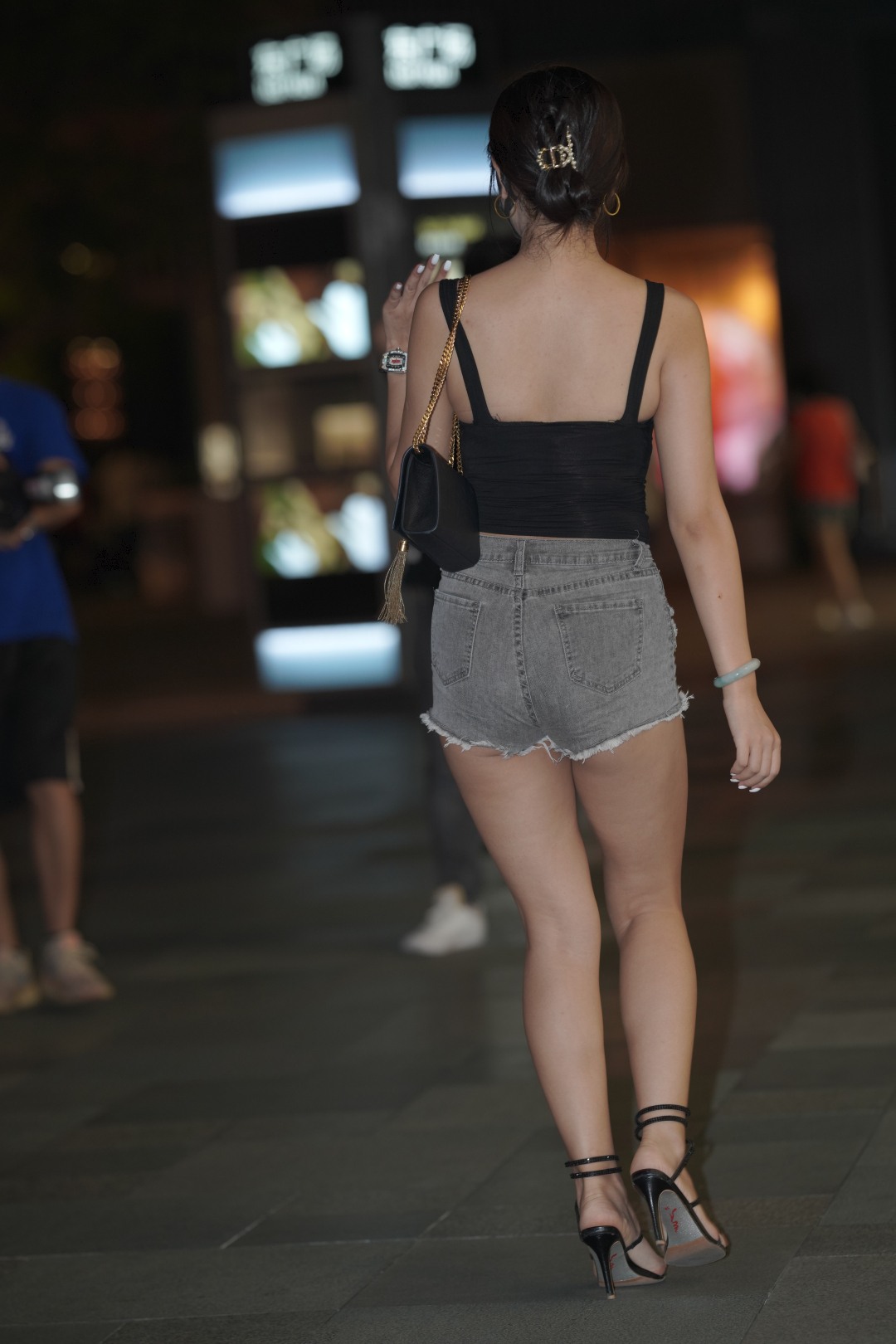 图片[7]-牛仔热裤白皙大长腿漂亮小姐姐