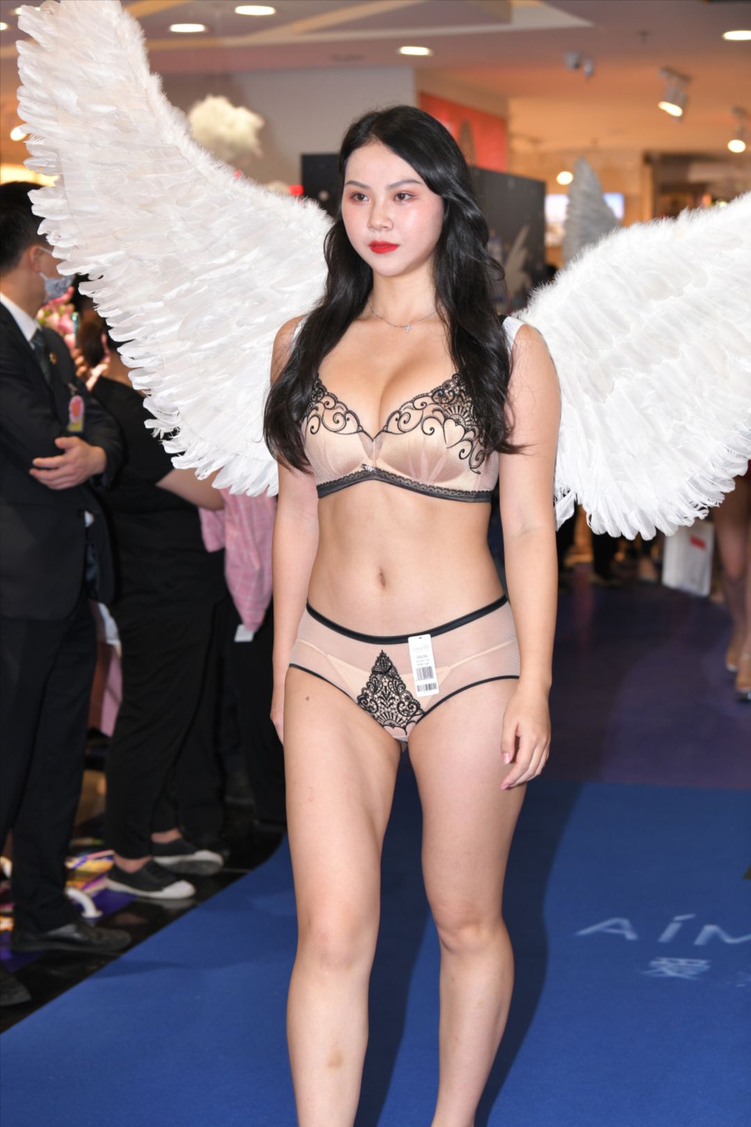 广百之夜内衣秀 米白色内衣-图满多