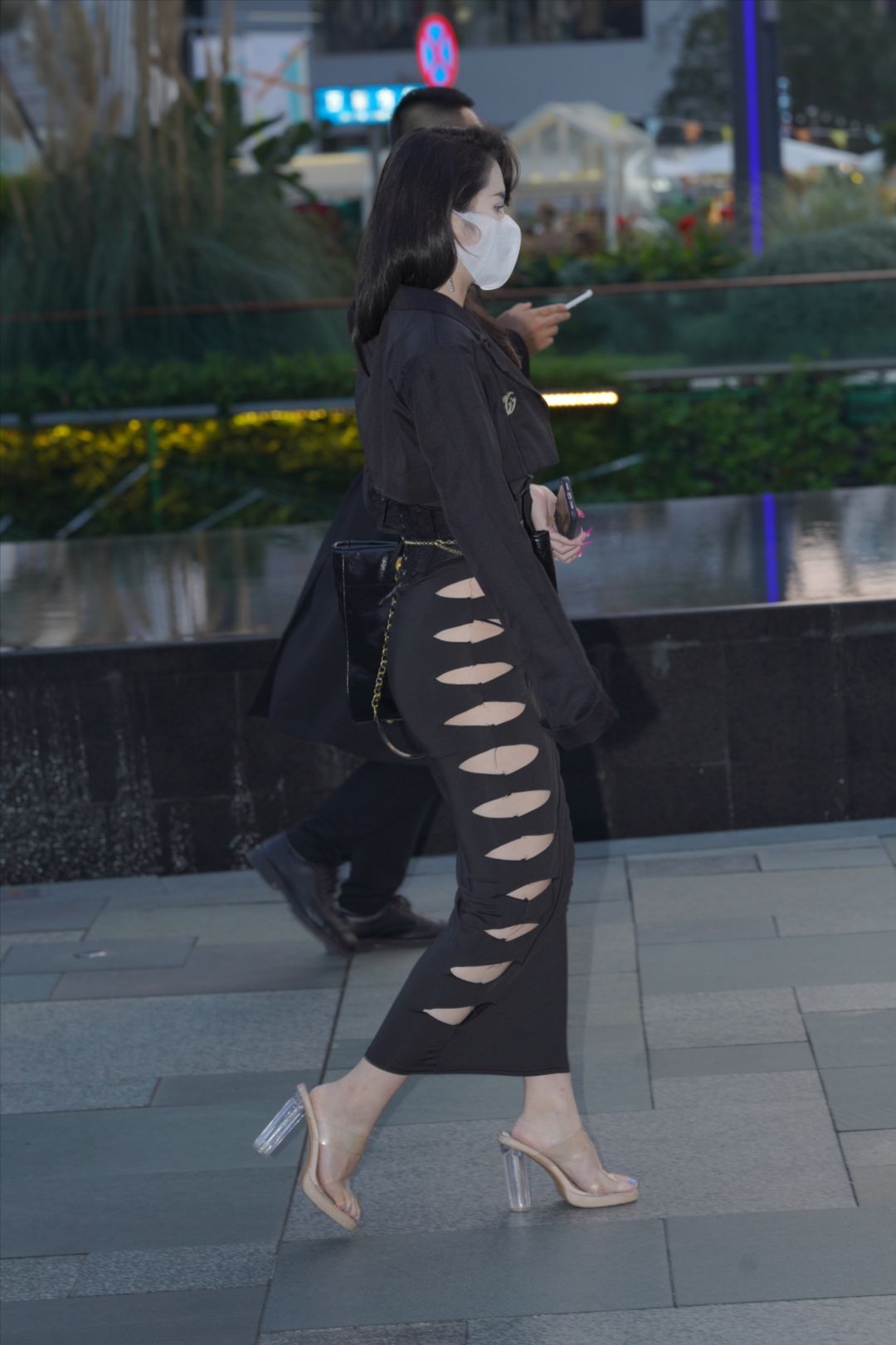 图片[4]-黑色长裙前卫穿搭-图满多