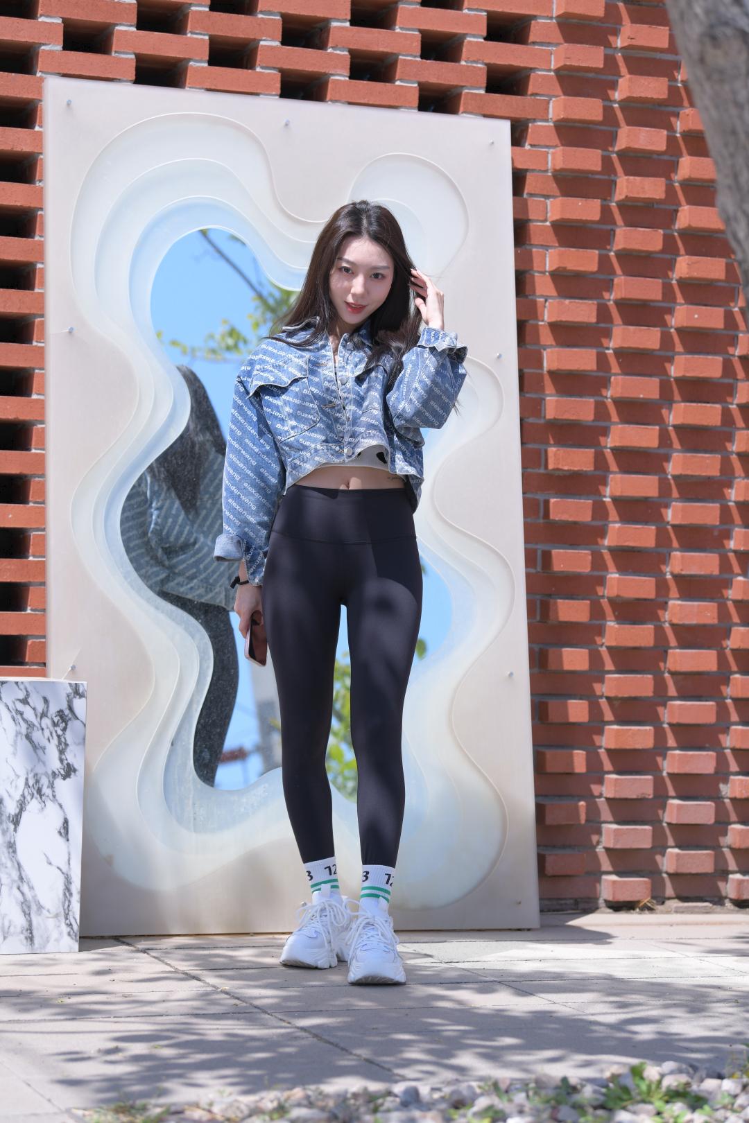 图片[3]-紧身裤丰腴漂亮美女