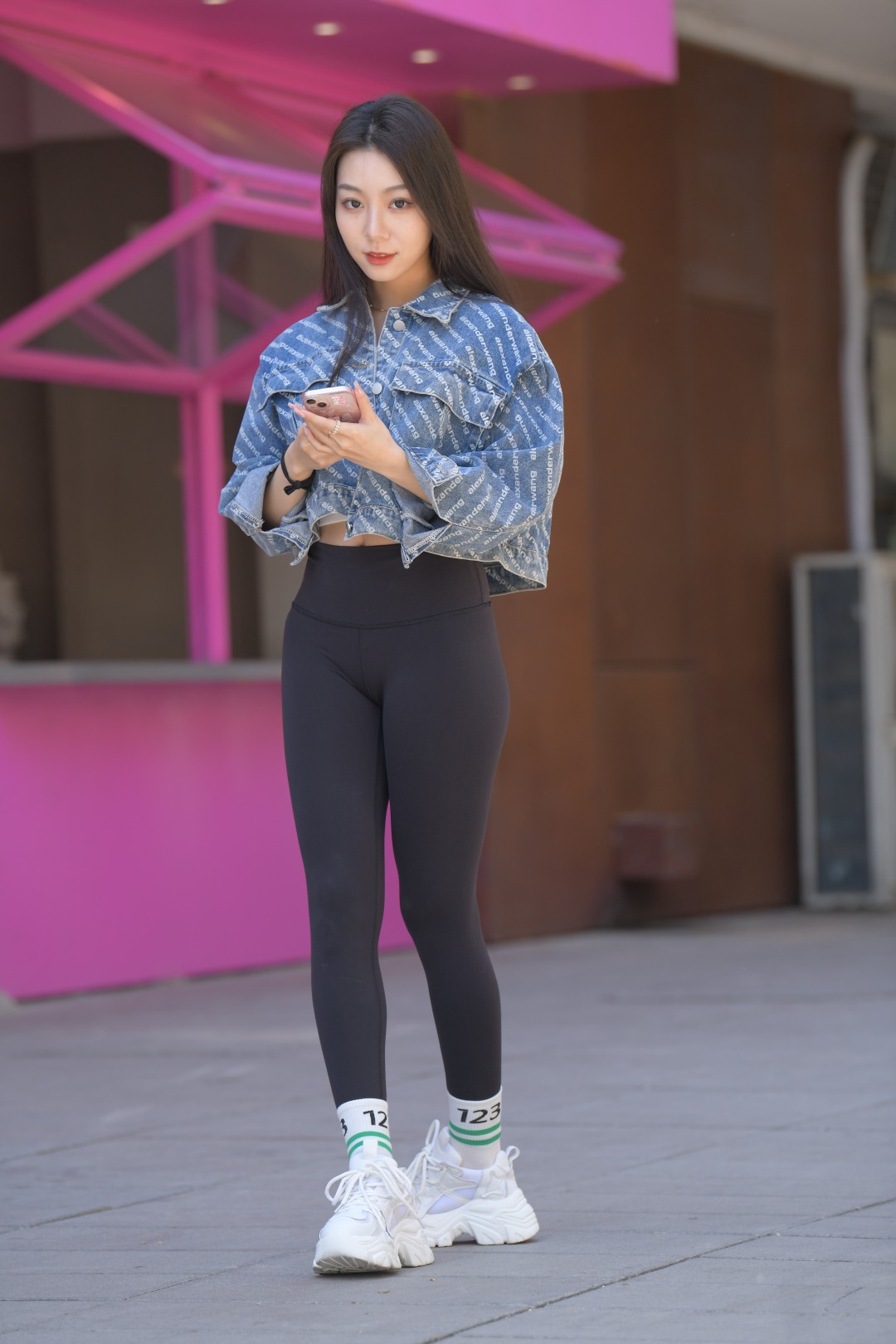 图片[4]-紧身裤丰腴漂亮美女