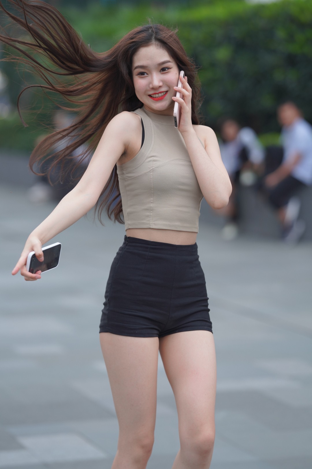 调皮女孩 热裤美腿-图满多