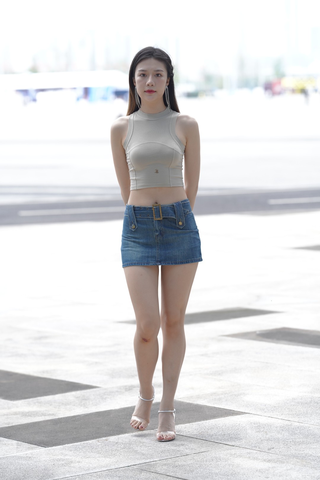 图片[4]-超短牛仔裙少妇