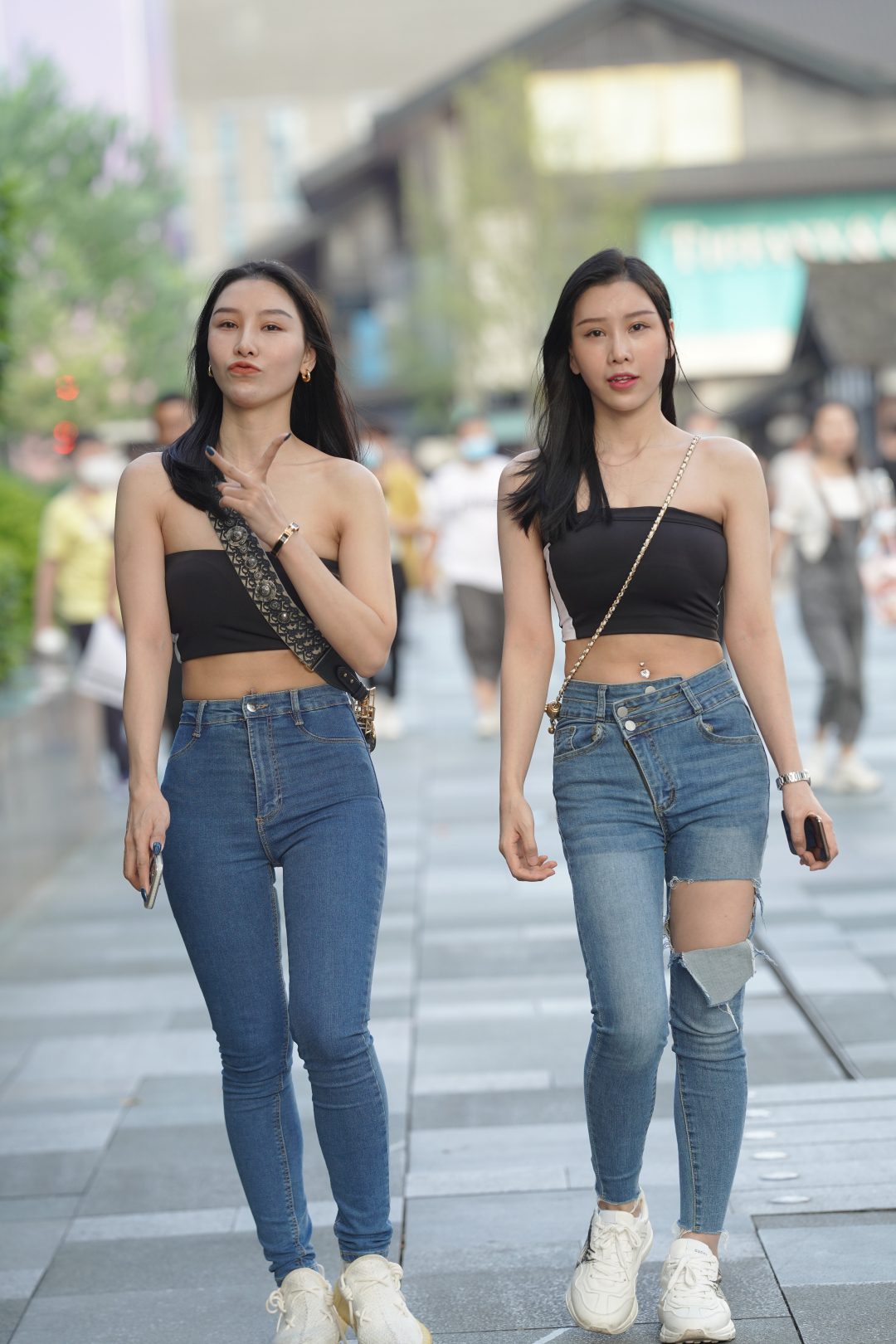 图片[5]-紧身牛仔裤姐妹花