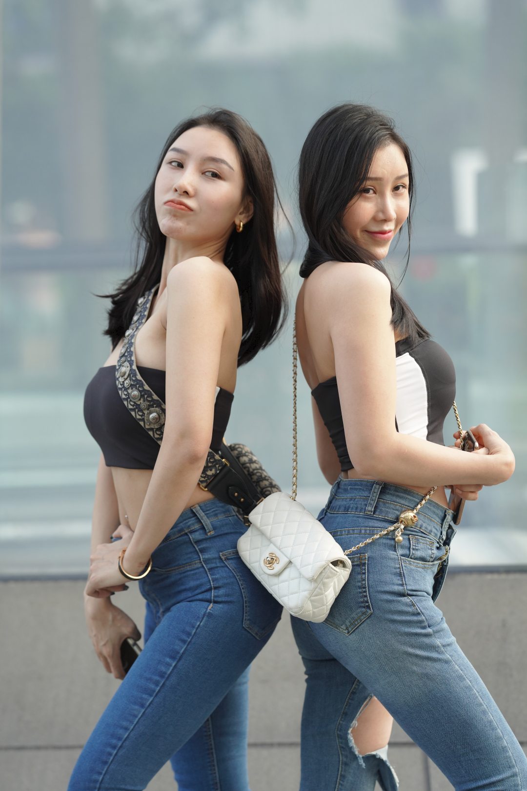 图片[2]-紧身牛仔裤姐妹花