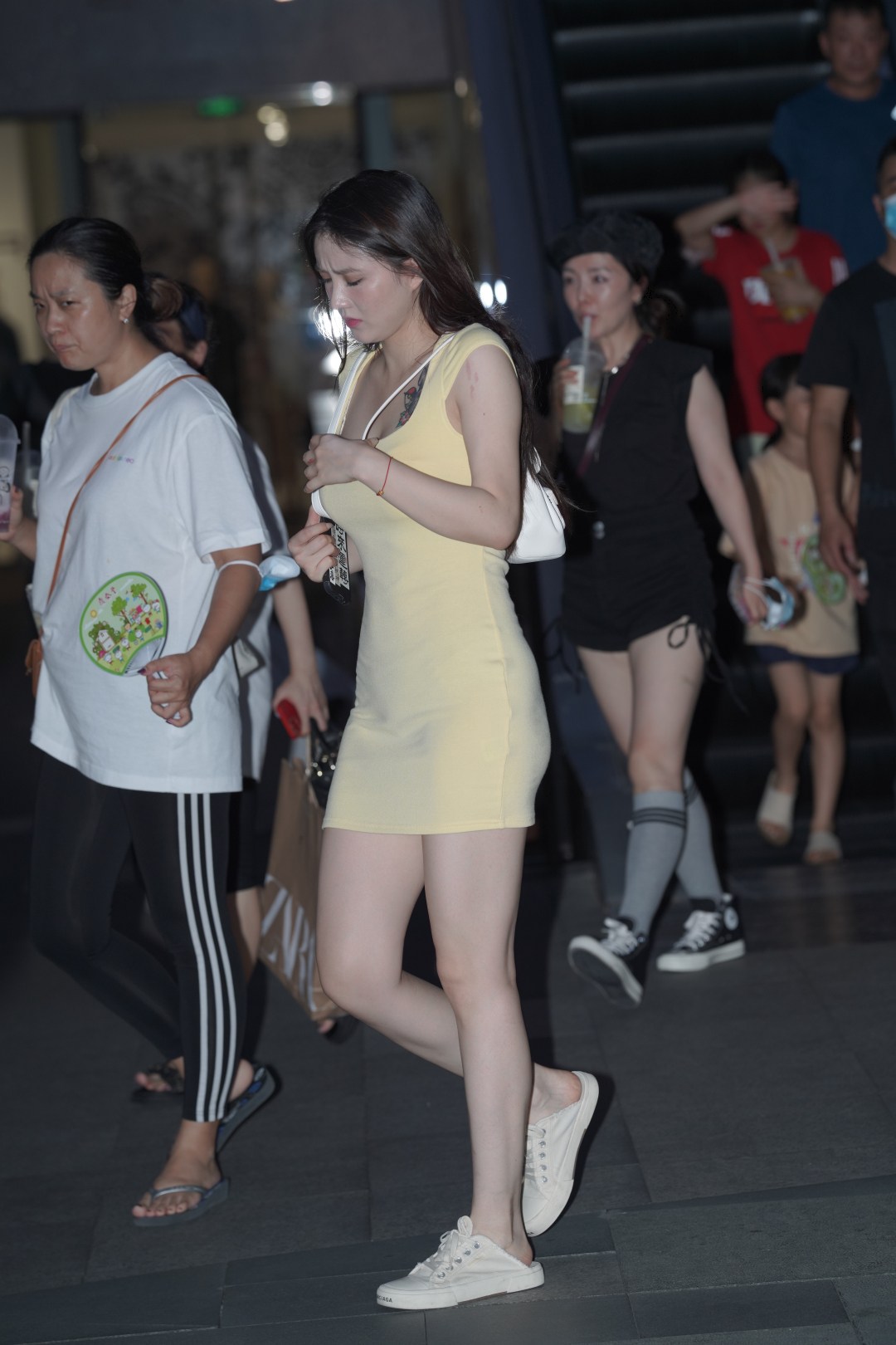 图片[4]-高挑时尚妹子雪白大长腿漂亮