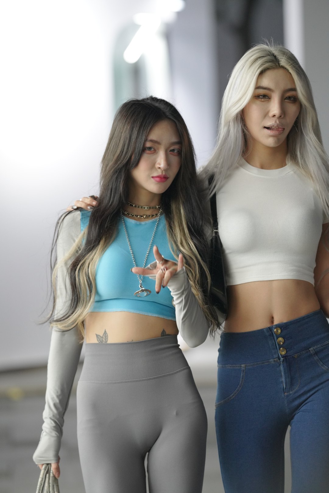 两位极品美腿美女-图满多