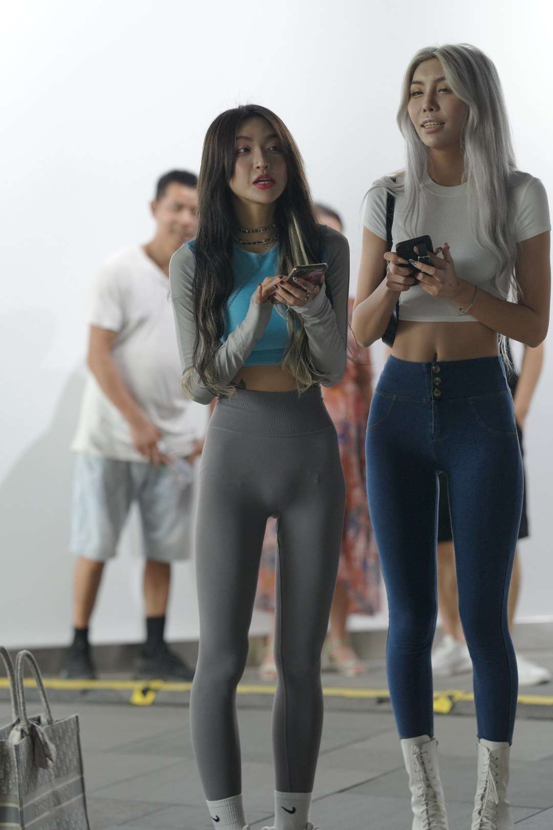 图片[8]-两位极品美腿美女-图满多