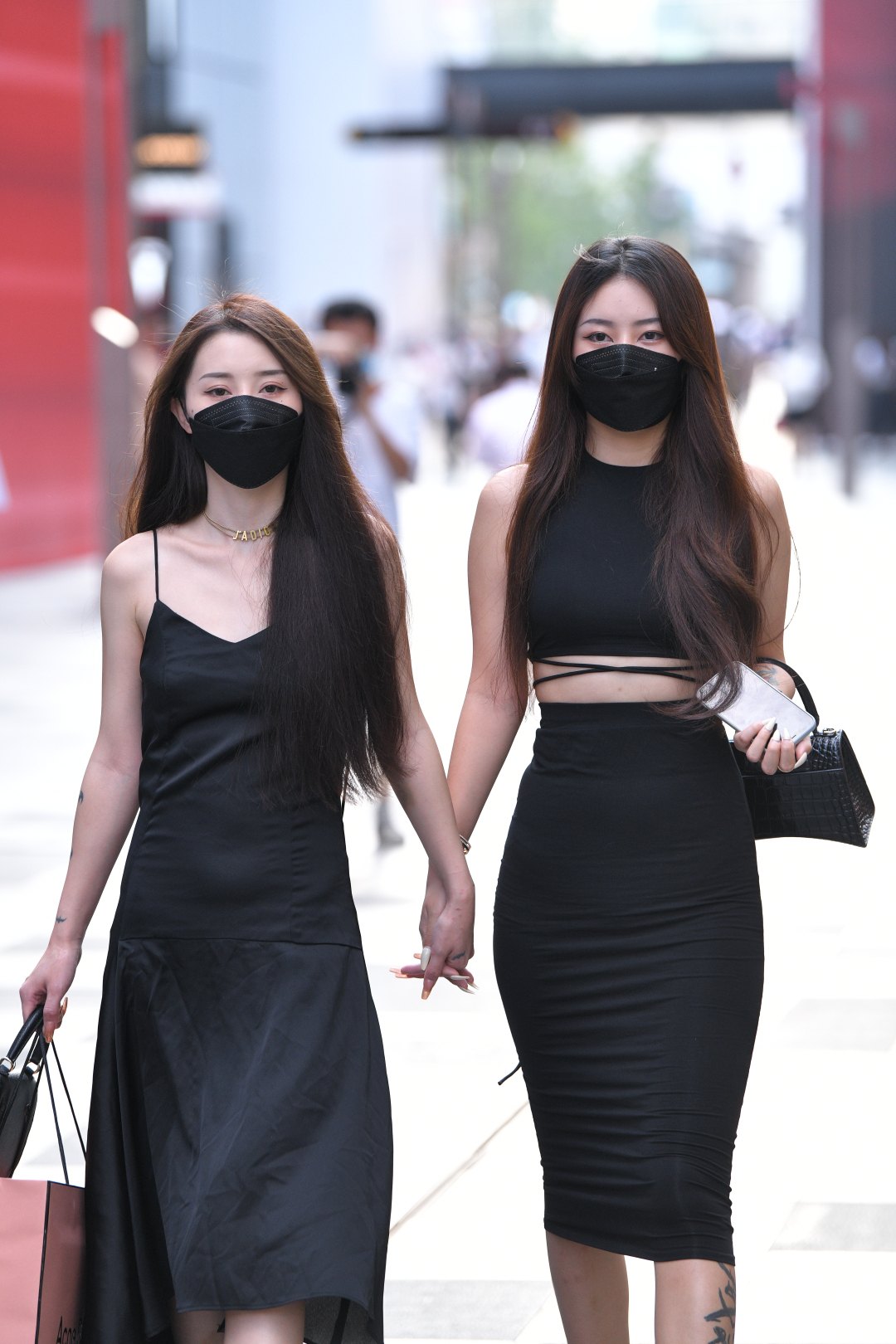 两位黑裙气质美女-图满多