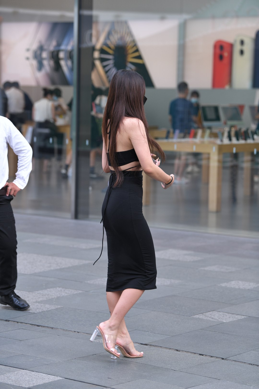 图片[3]-两位黑裙气质美女-图满多