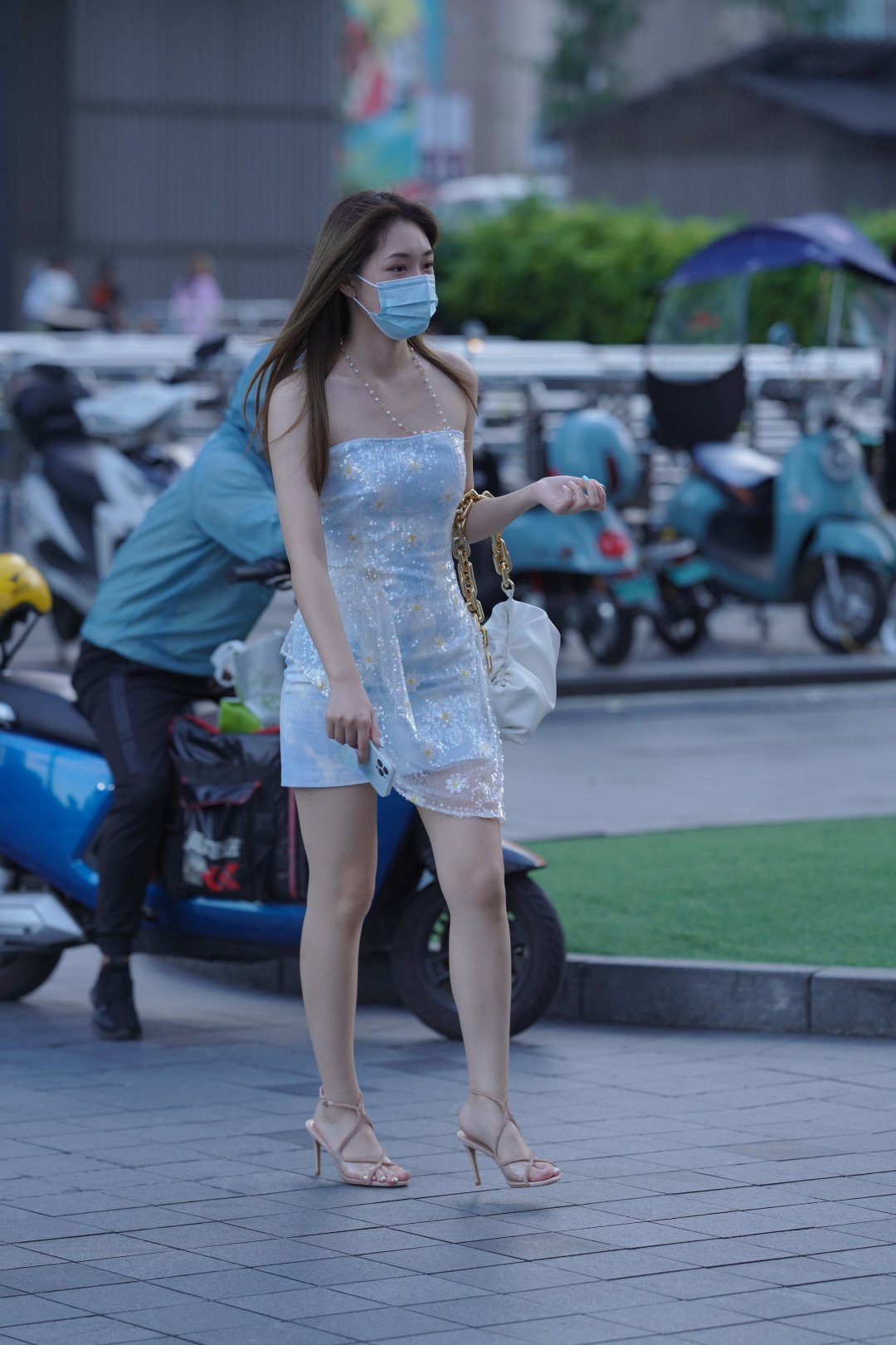 时尚包臀裙美腿少妇-图满多