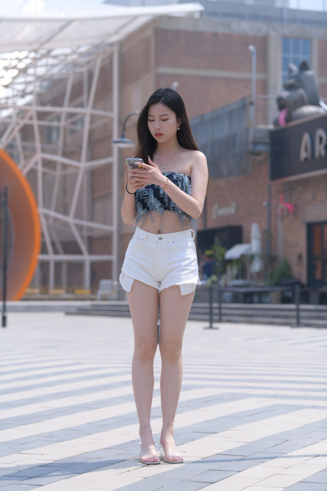 白色热裤-图满多