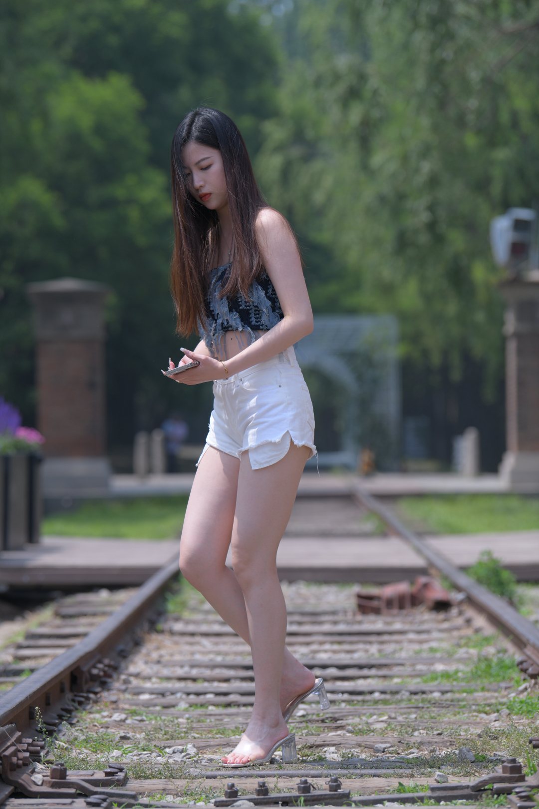 图片[2]-白色热裤-图满多