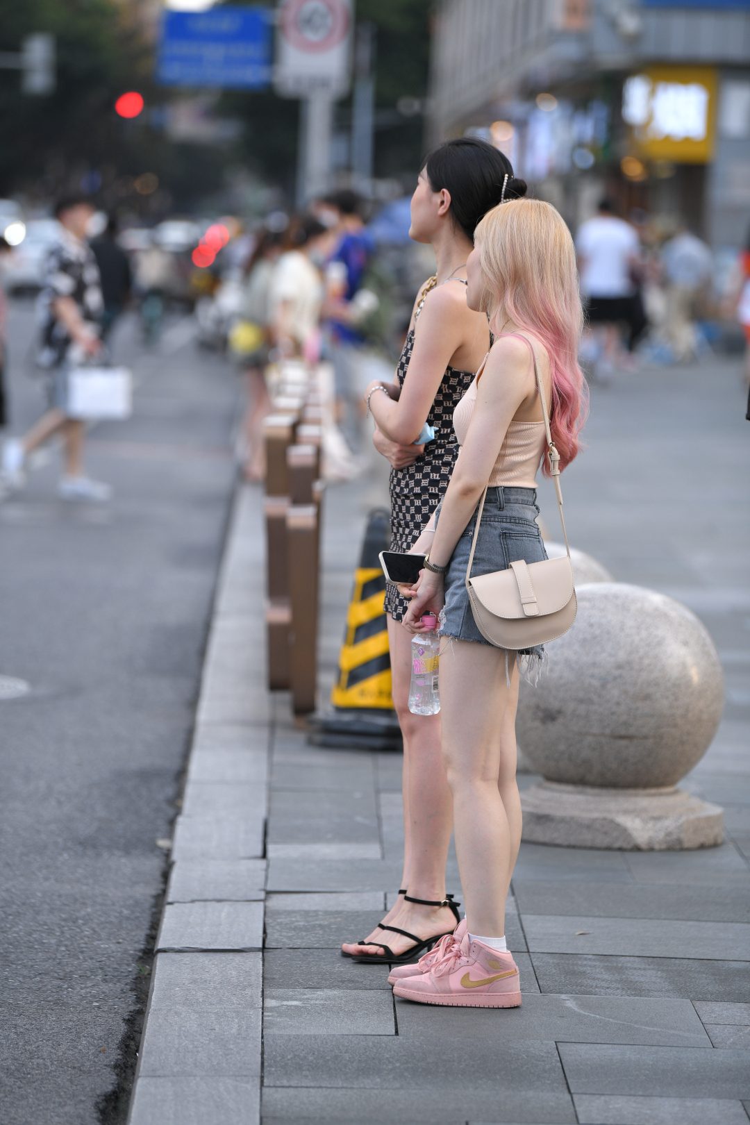 图片[3]-吊带短裙美女-图满多