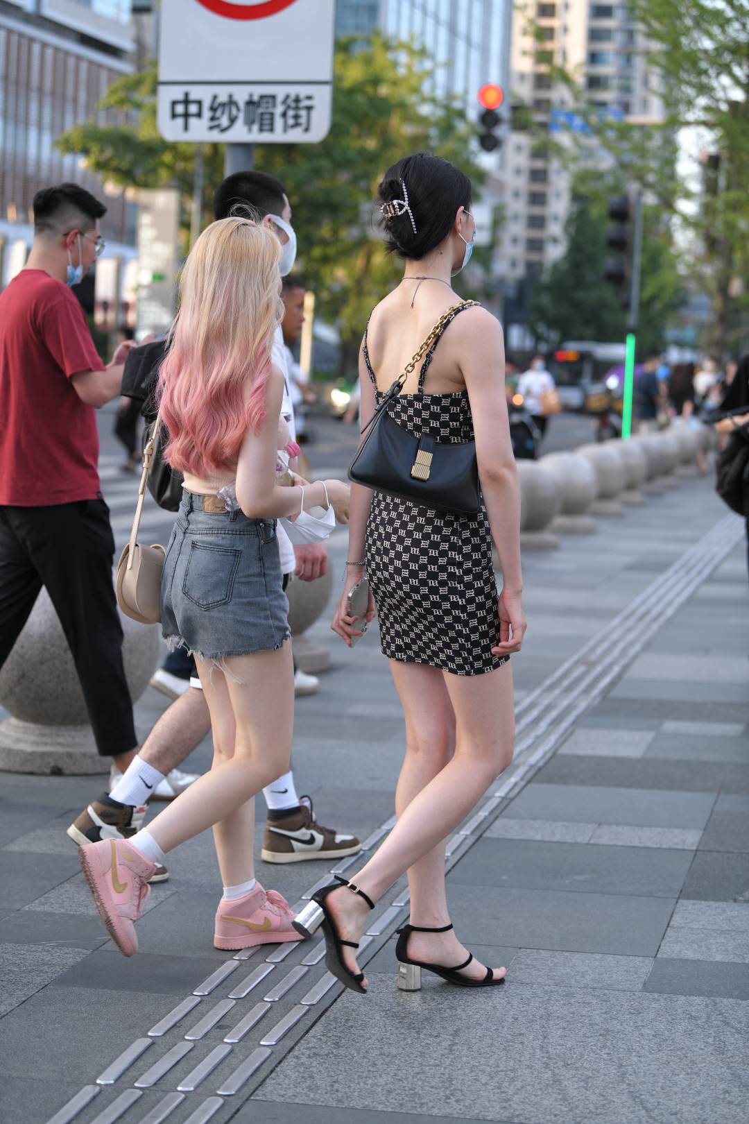 图片[6]-吊带短裙美女-图满多