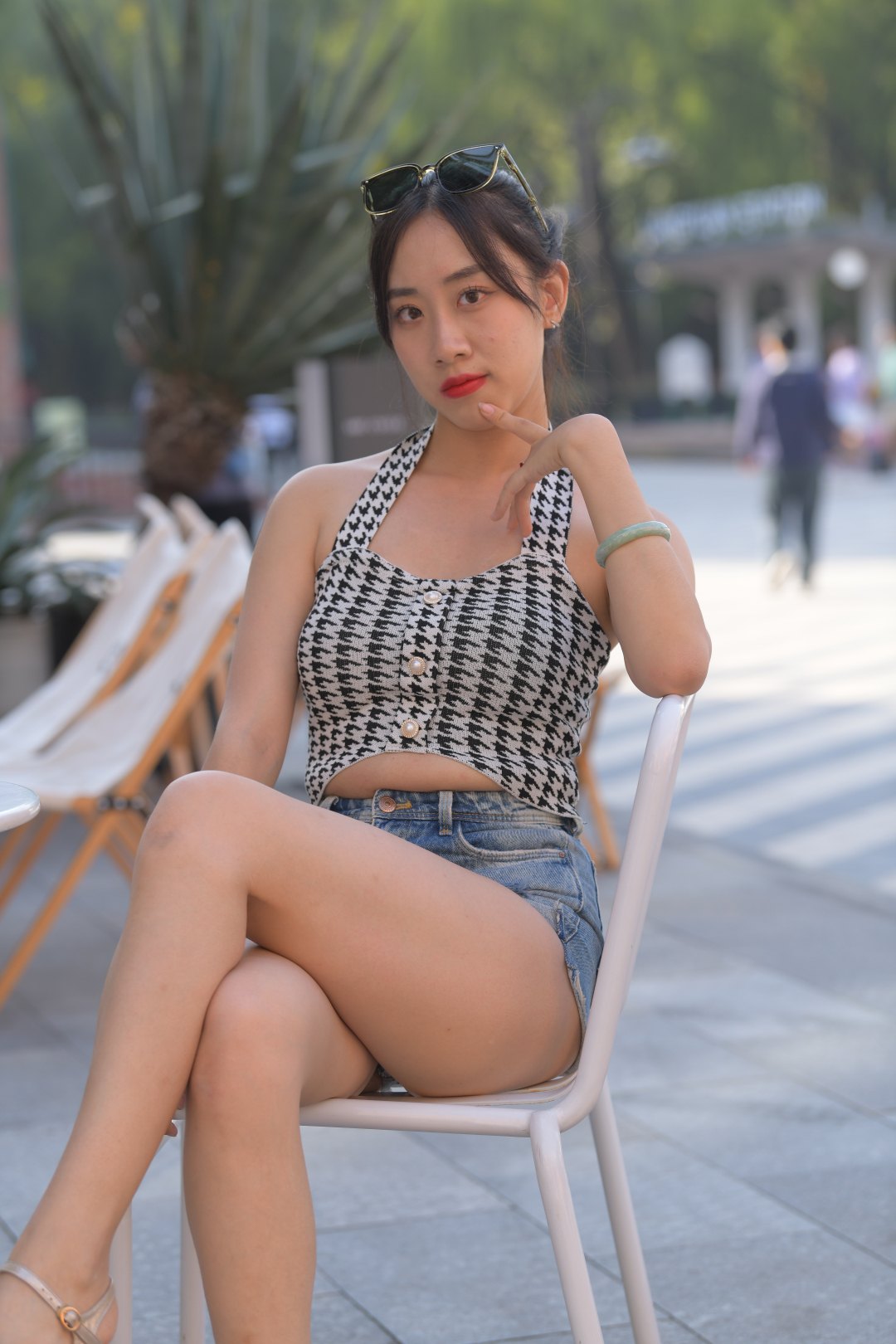 牛仔热裤美女(套图+视频)-图满多