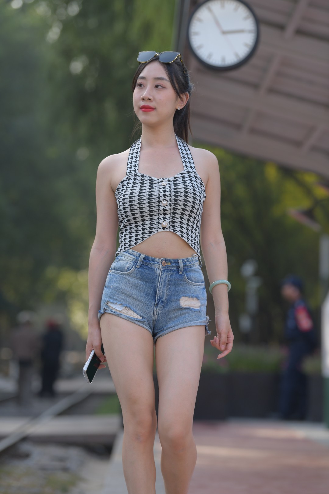 图片[3]-牛仔热裤美女(套图+视频)-图满多