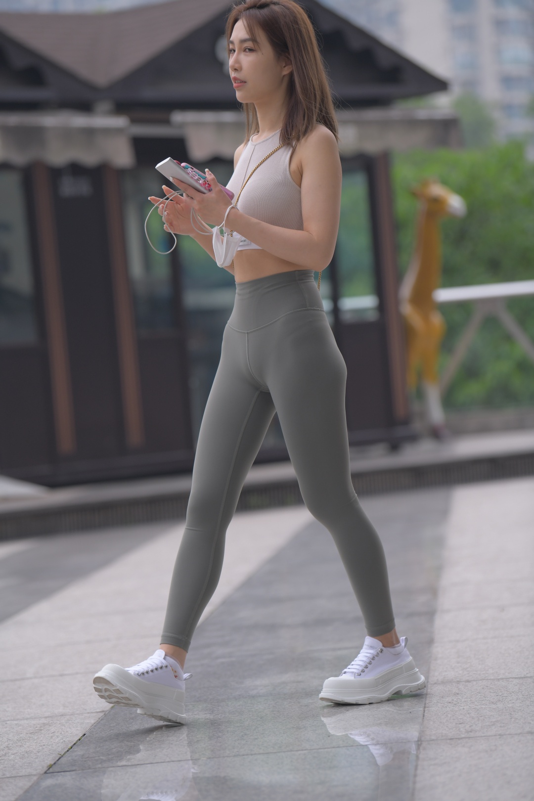 图片[7]-灰绿色瑜伽裤美女(套图+视频)-图满多