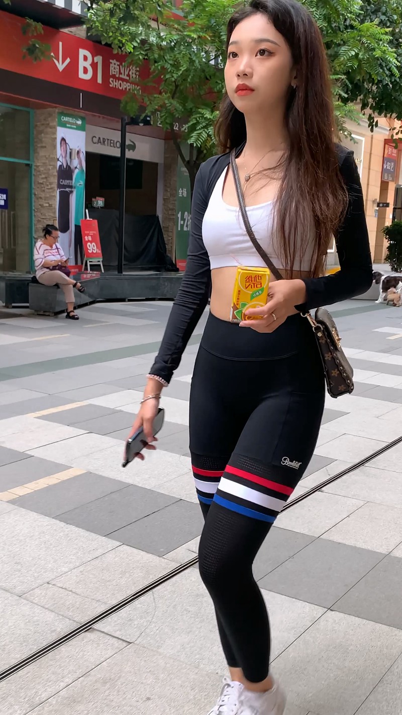 图片[2]-黑色瑜伽裤美女-图满多