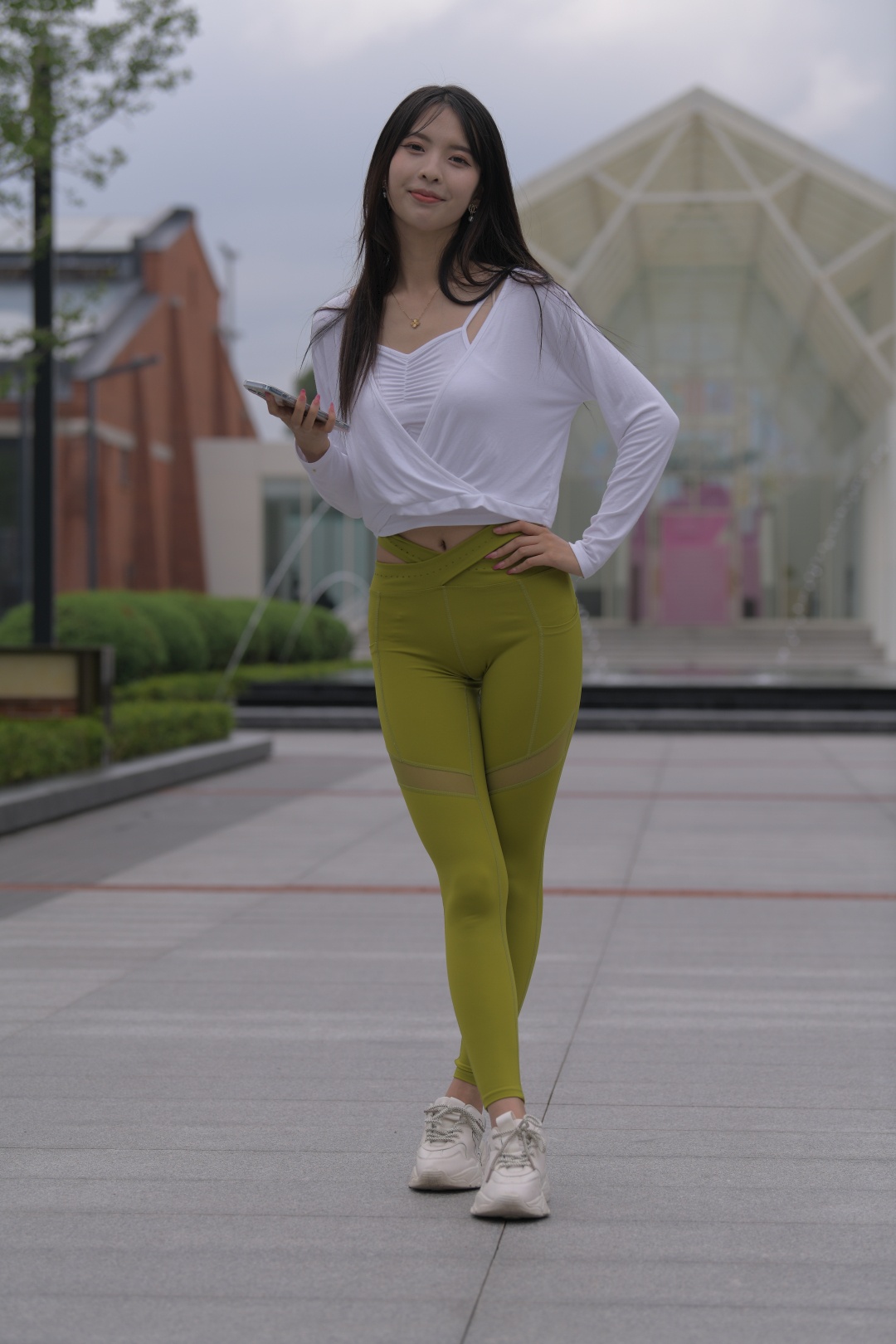 图片[2]-[一始专区] 绿色瑜伽裤美女(套图+视频)-图满多