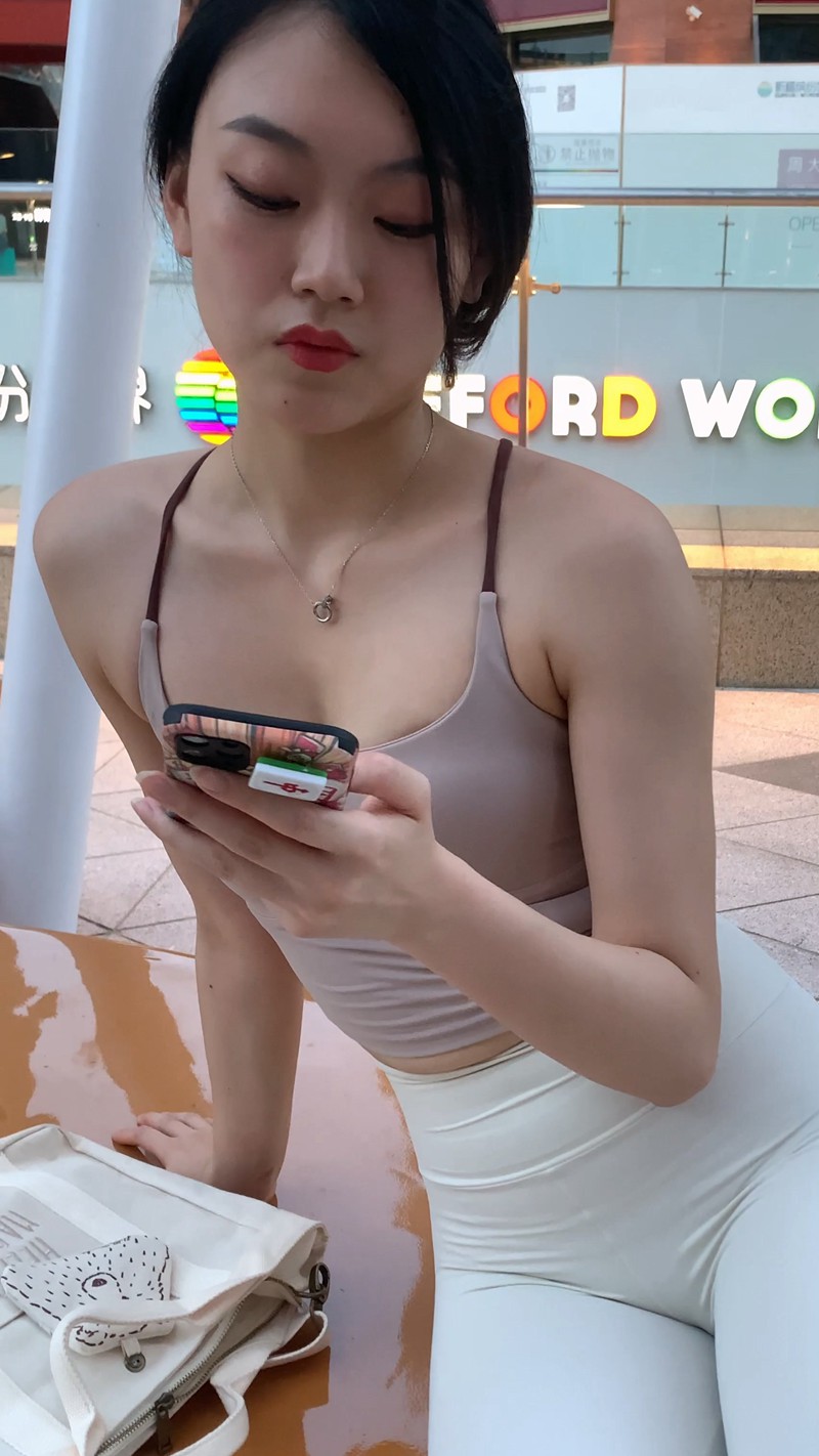 图片[9]-[一始专区] 白色紧身裤美女-图满多