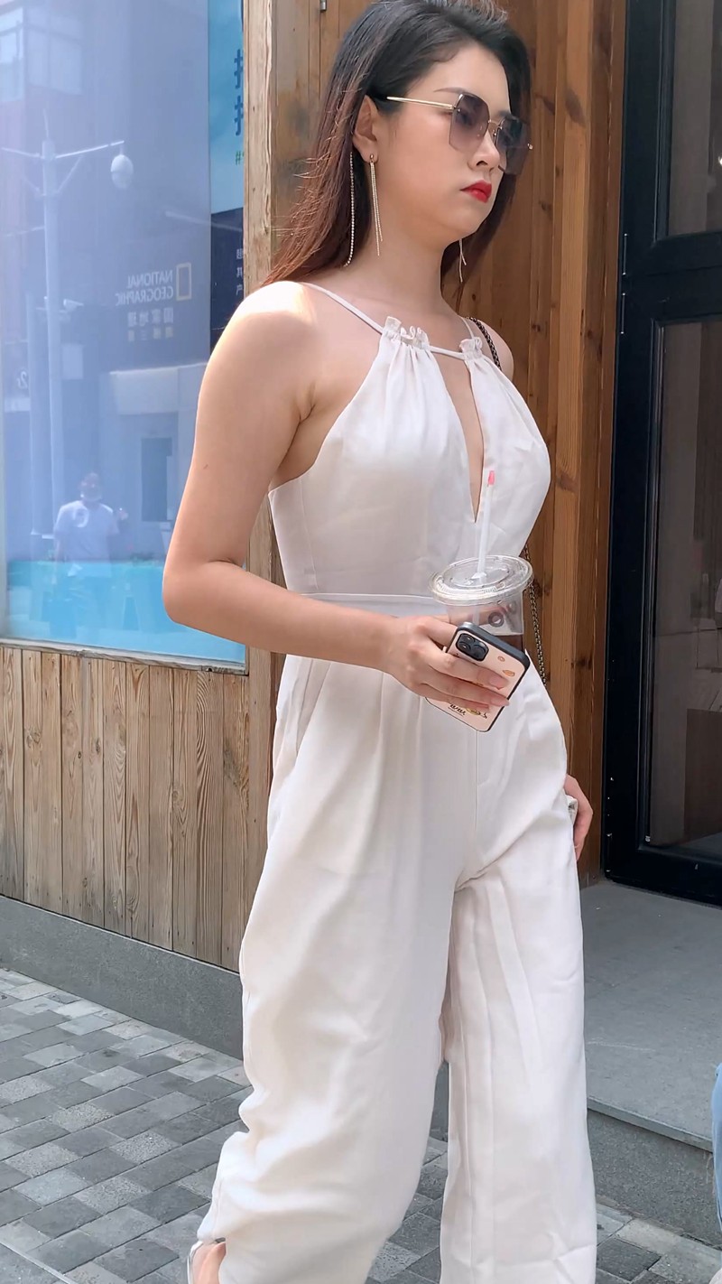 [一始专区] 性感白裤美女-图满多