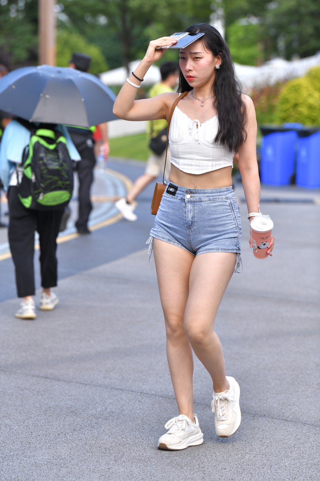 图片[3]-牛仔热裤好身材美腿美眉-图满多