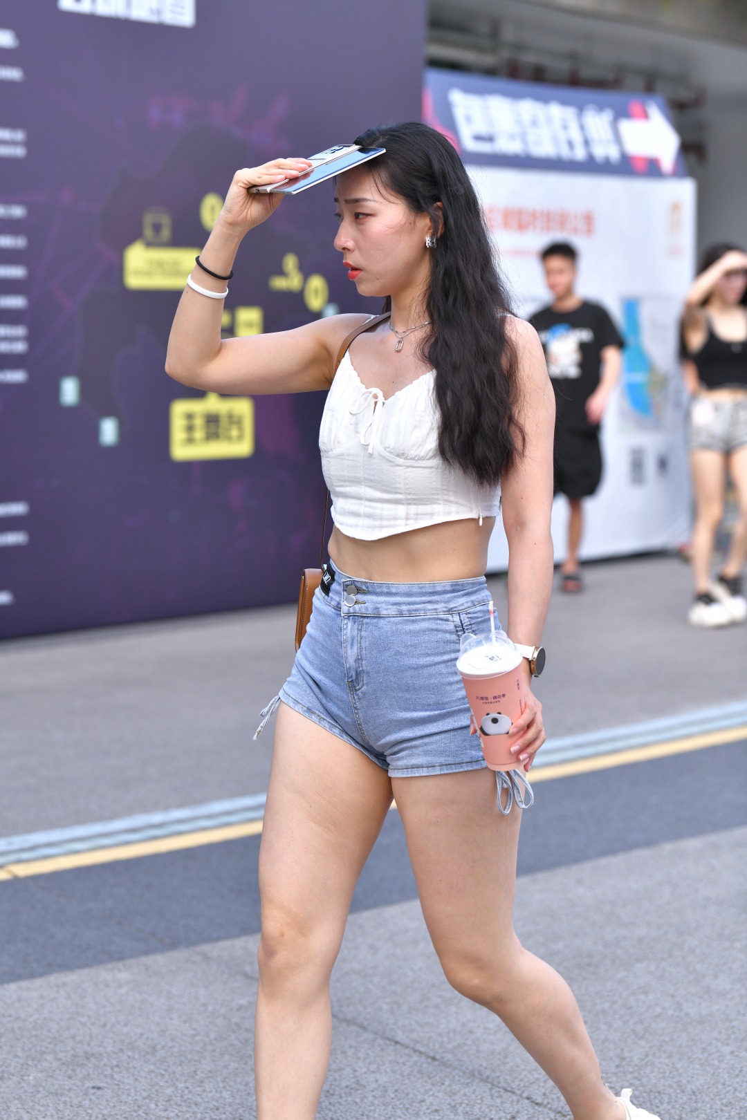 图片[4]-牛仔热裤好身材美腿美眉-图满多