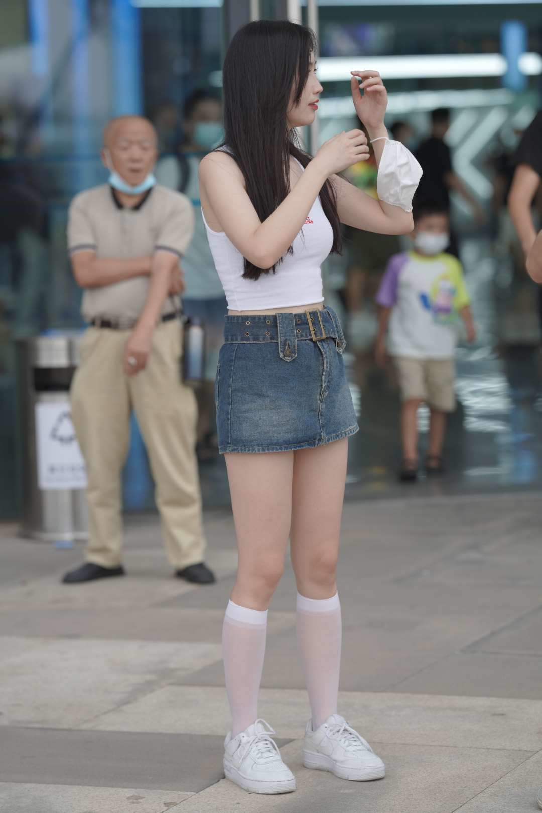 白丝超短牛仔裙美腿美女-图满多