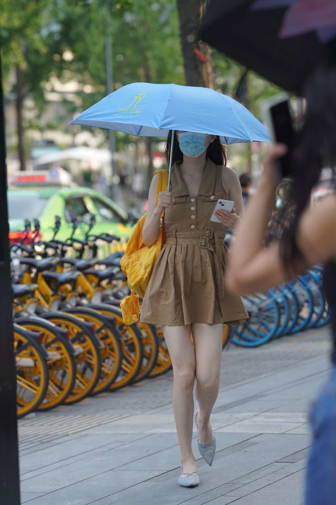 图片[2]-大白腿短裙美女-图满多