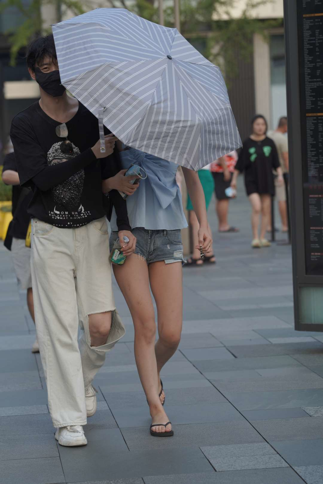 图片[5]-牛仔热裤美腿妹子-图满多