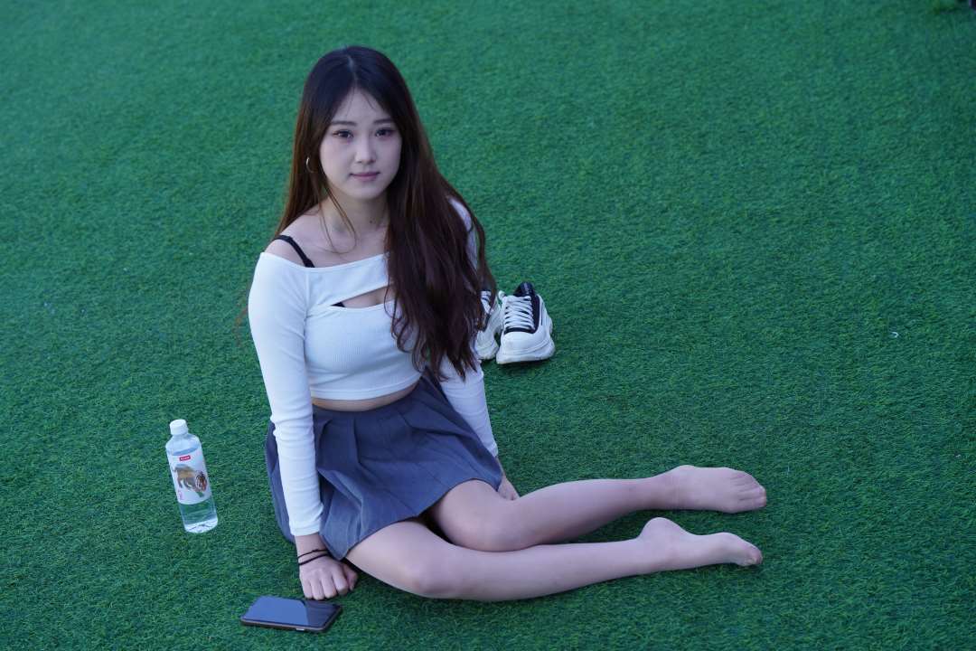 图片[2]-[一始专区] 百褶裙女孩-图满多