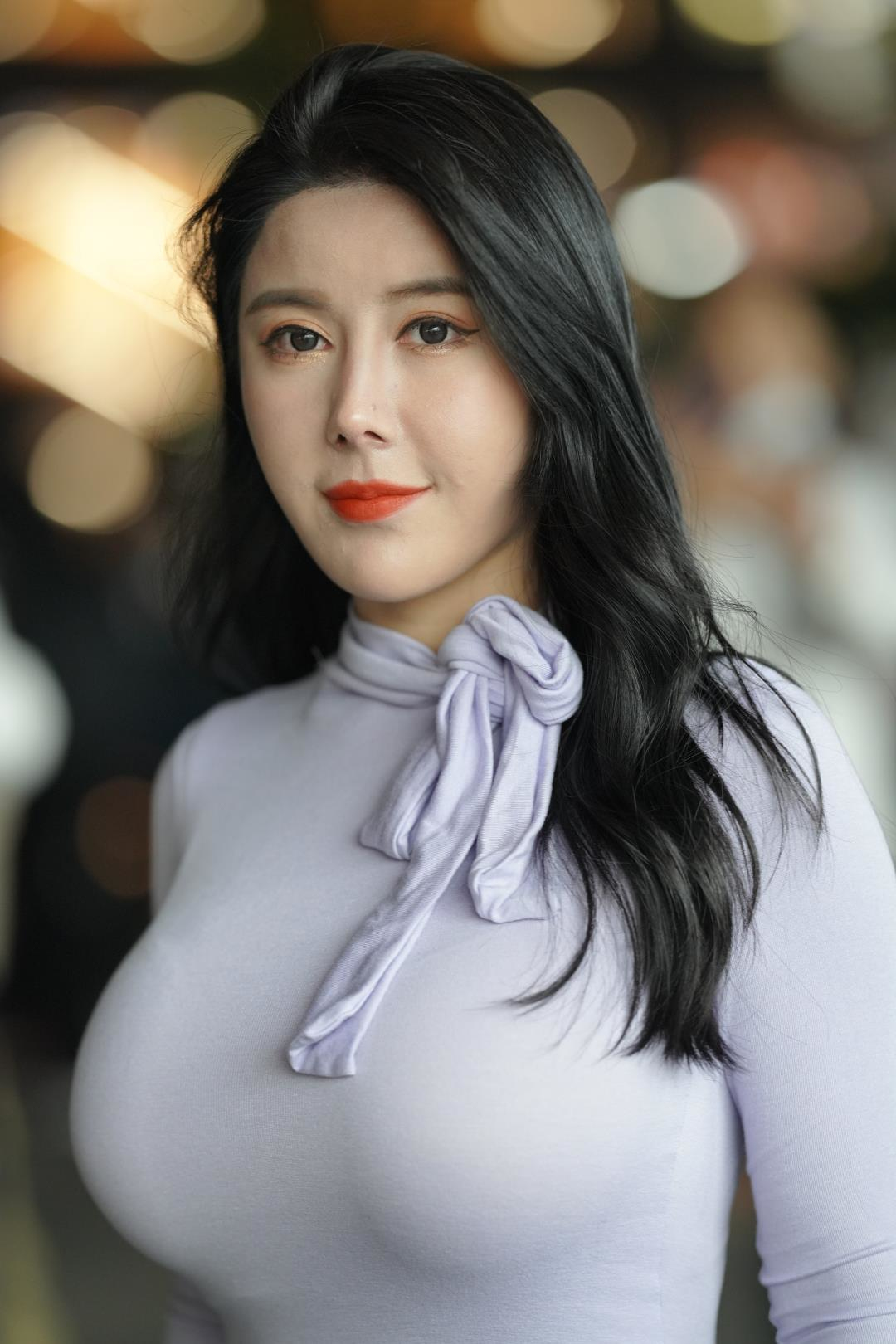 挺翘紧身牛仔裤魅力好身材大美女-图满多