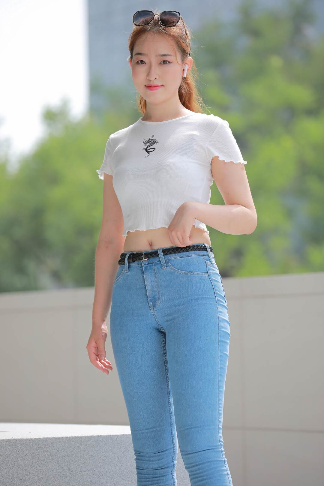 长腿牛仔裤小姐姐水灵灵牛仔裤美女-图满多