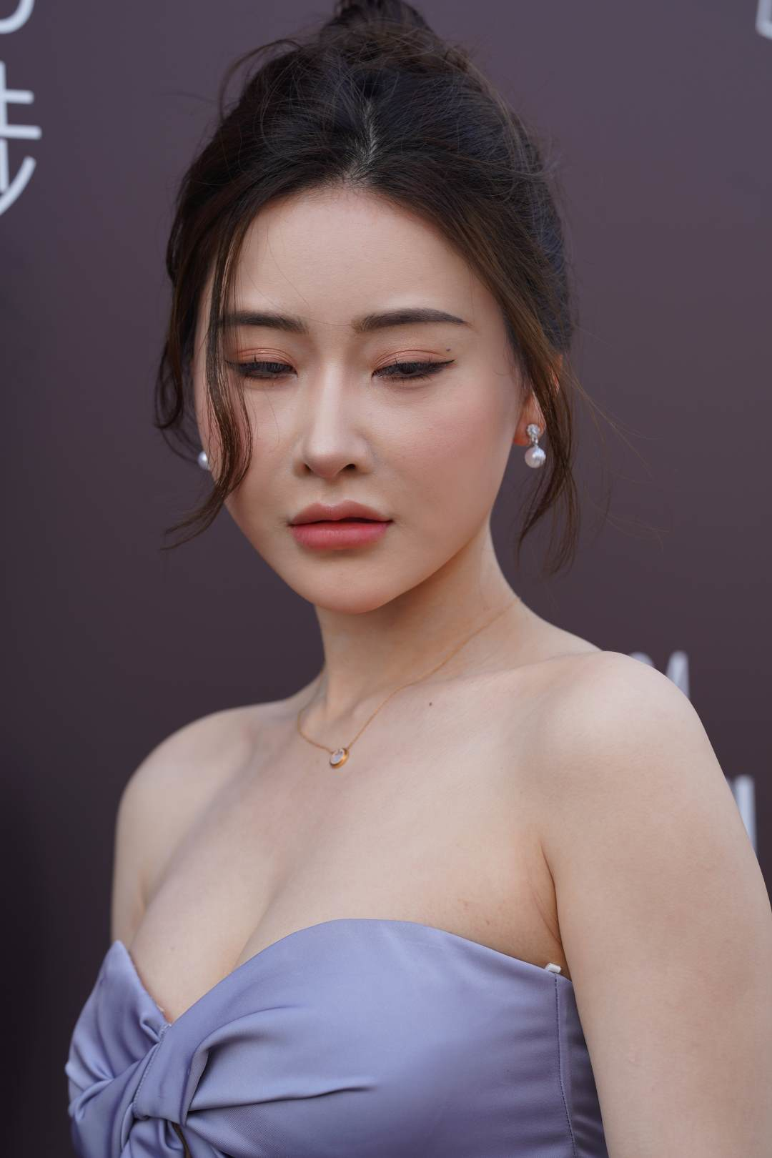 图片[2]-露肩装魅力气质女神-图满多