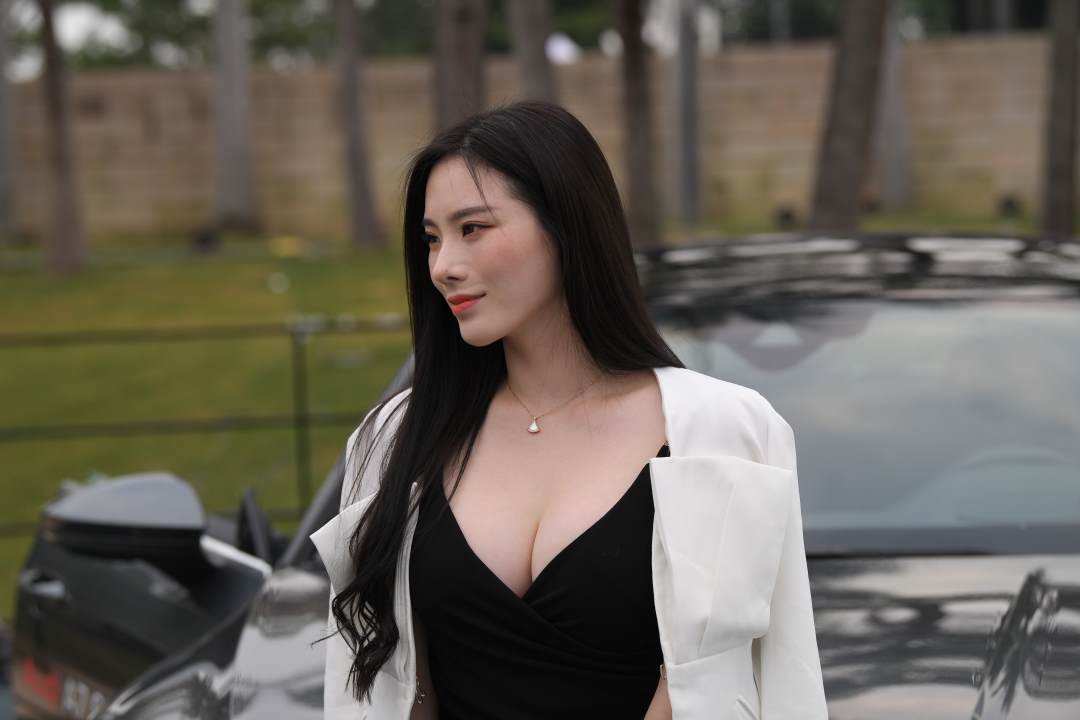 时尚魅力性感黑裙女郎-图满多