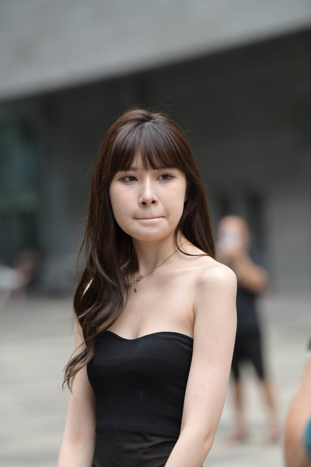 高挑大长腿黑色短裙清纯妹妹-图满多