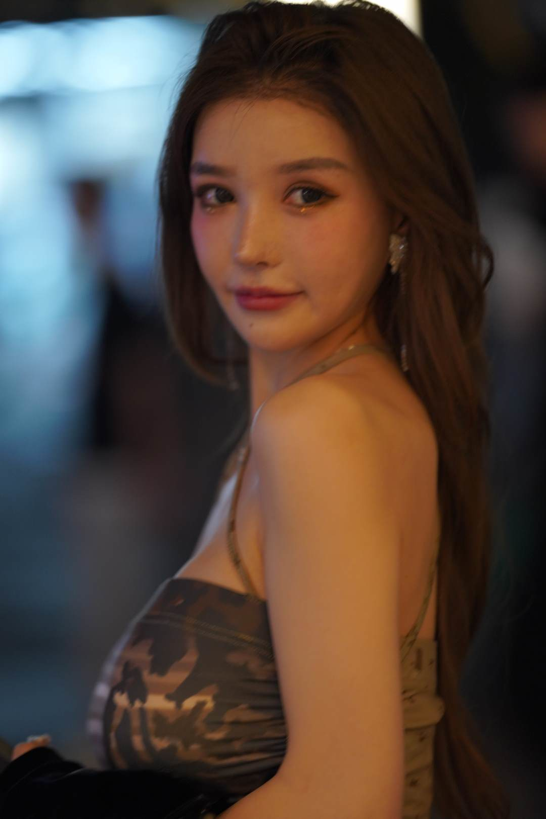 高挑大长腿甜美修身裙女孩-图满多