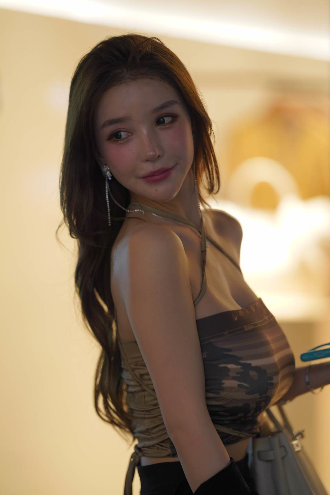 图片[8]-高挑大长腿甜美修身裙女孩-图满多