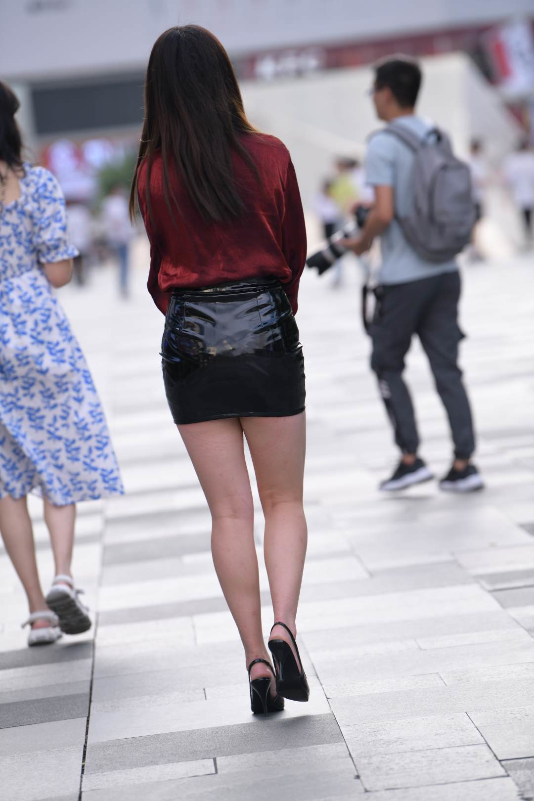 图片[6]-戴口罩的时尚小皮裙妹子-图满多