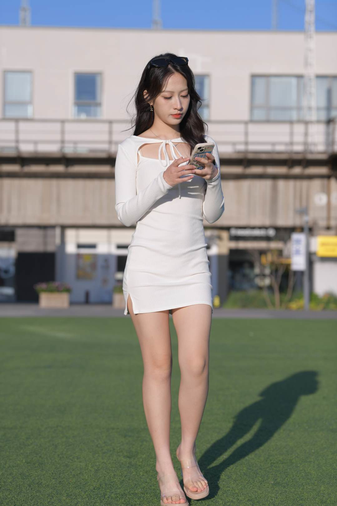 [一始专区] 白裙女子-图满多