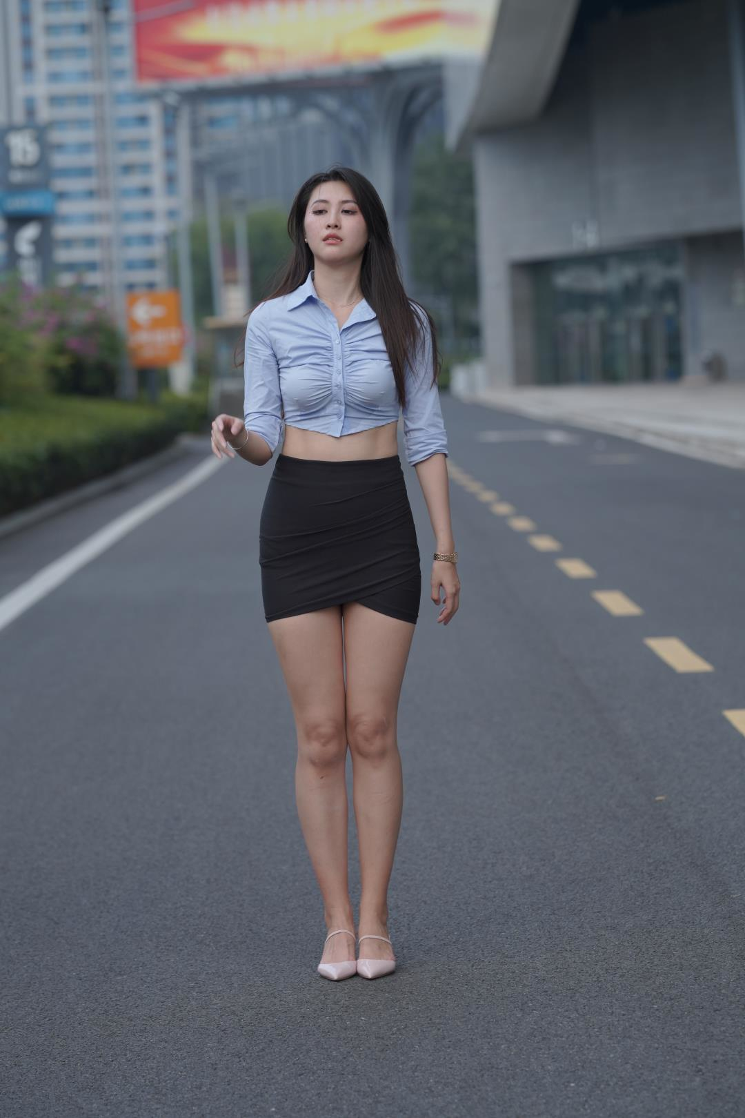 图片[3]-高挑时尚 魅力衬衫短裙 美女-图满多