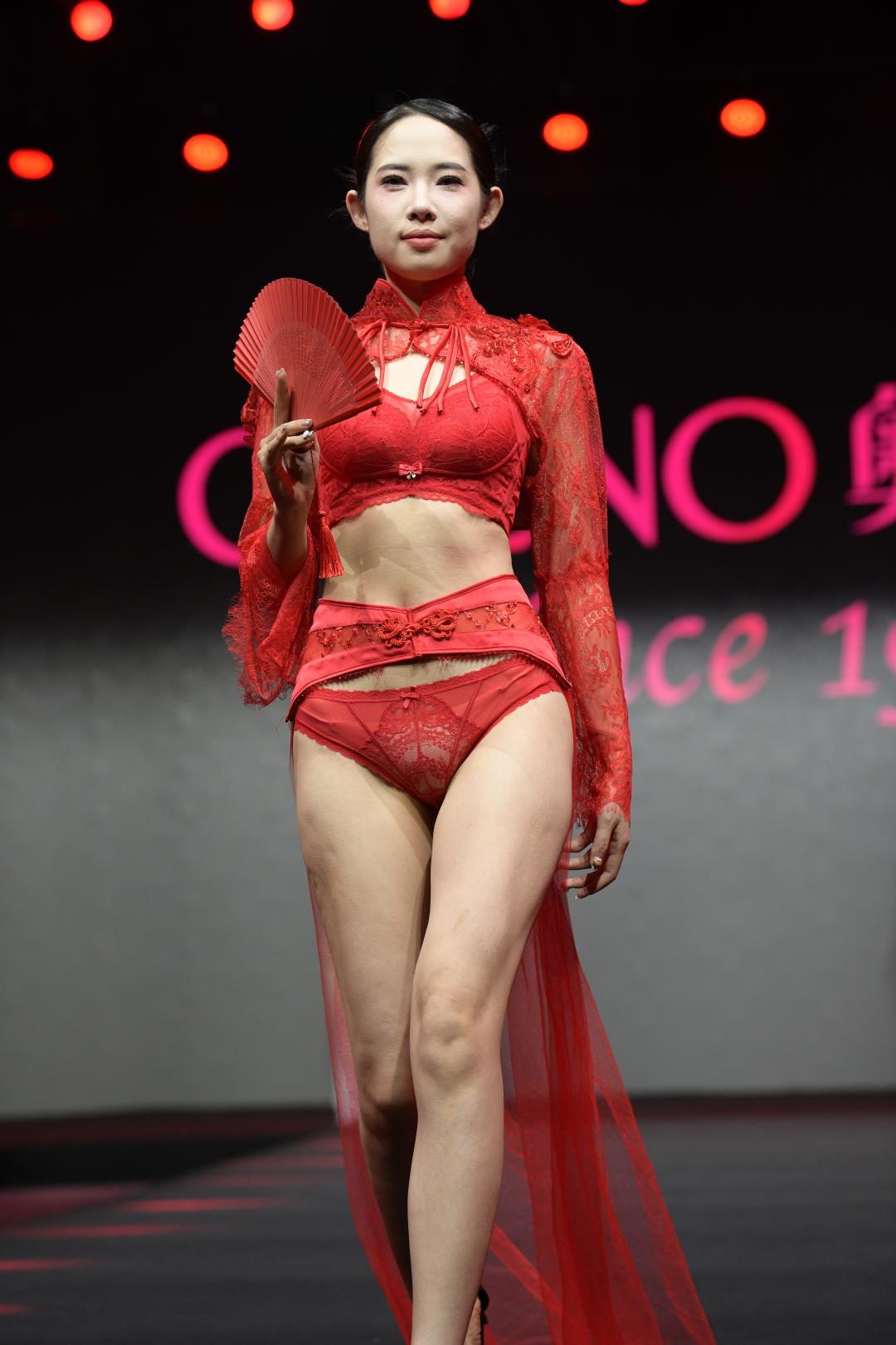 图片[3]-T台火红内衣秀-图满多