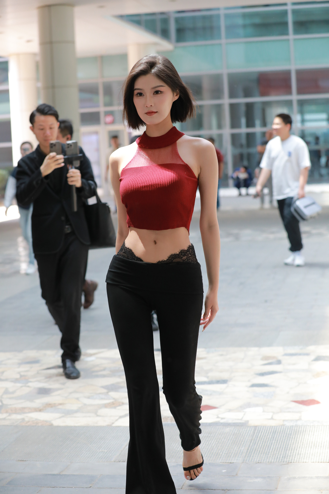 图片[3]-黑色紧身裤高挑模特-图满多