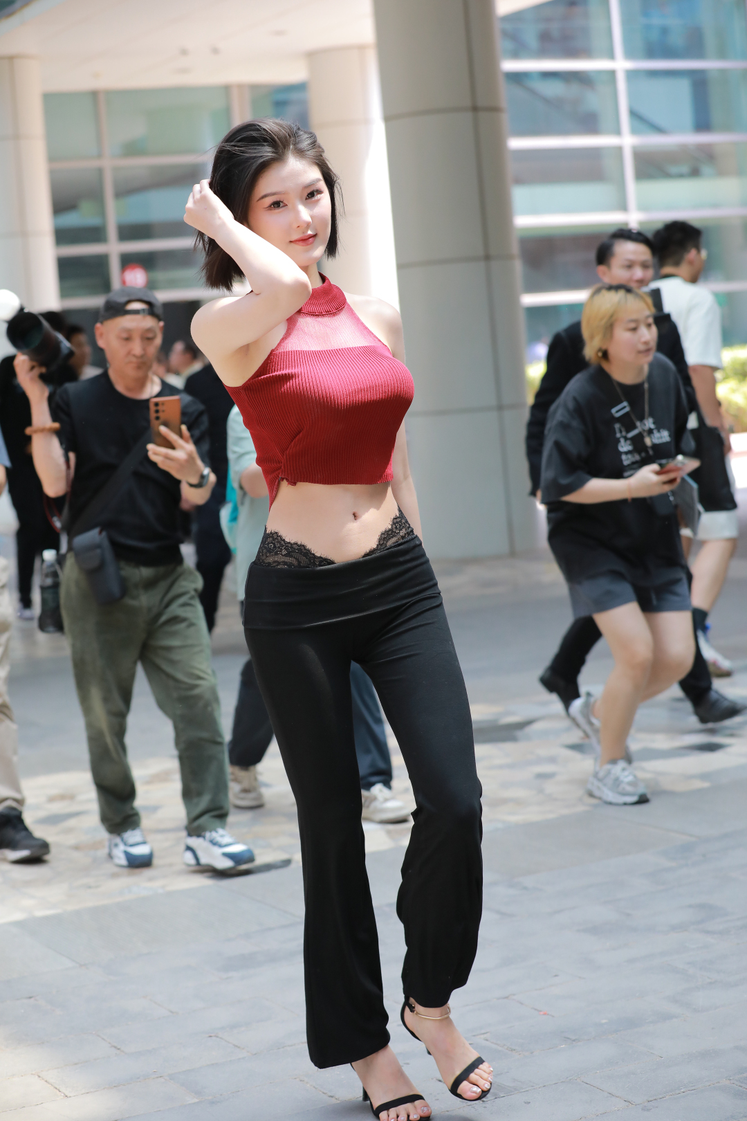 图片[4]-黑色紧身裤高挑模特-图满多