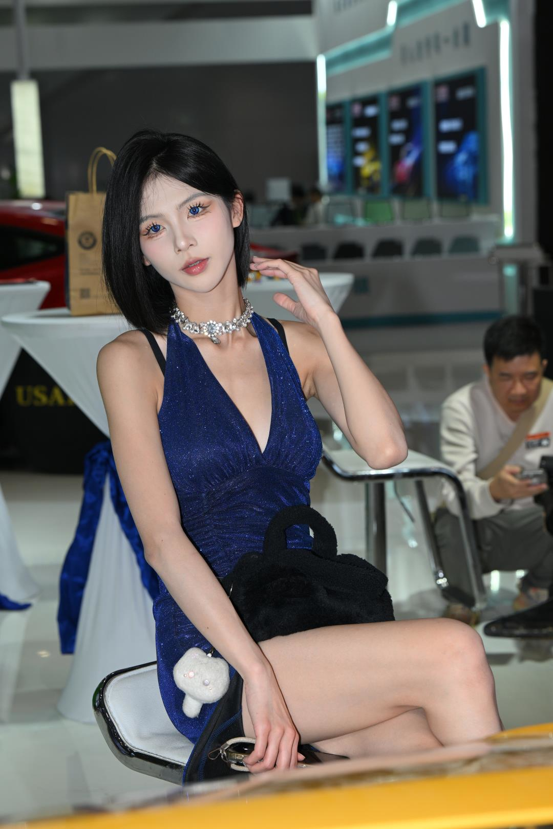 蓝色妩媚长裙 模特美女-街拍图满多