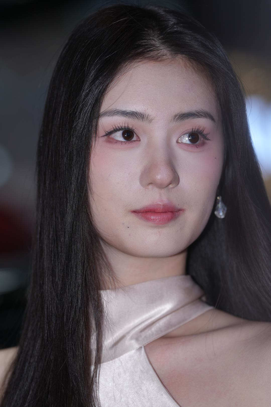 图片[5]-长裙气质周周酱(套图+视频)-街拍图满多