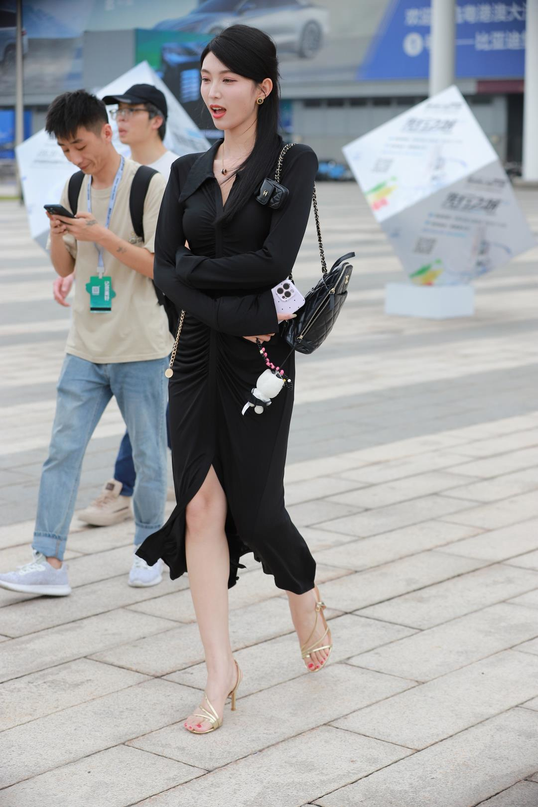 高挑大长腿 黑色长裙气质女郎-街拍图满多