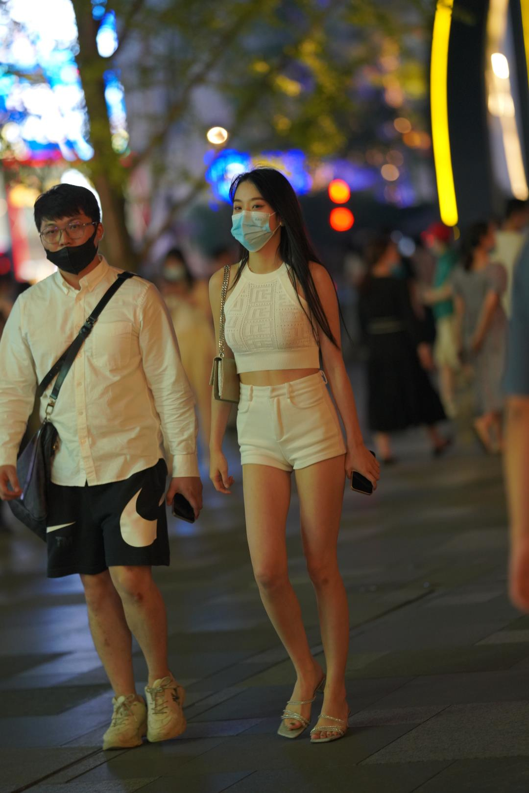 图片[6]-白色热裤高挑 立体镂空针织气质美女-图满多