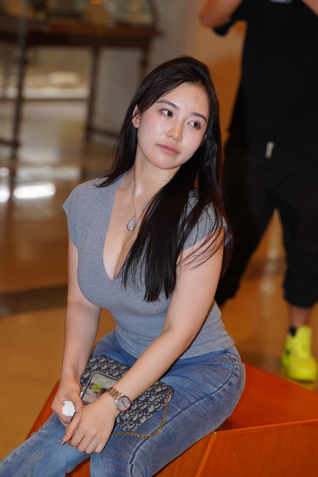 气质漂亮 超有料V领牛仔裤-图满多